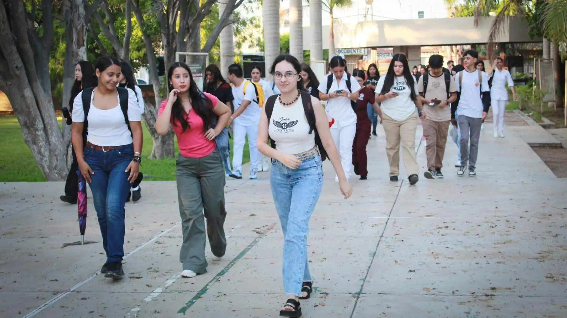 alumnos uadeo regreso a clases